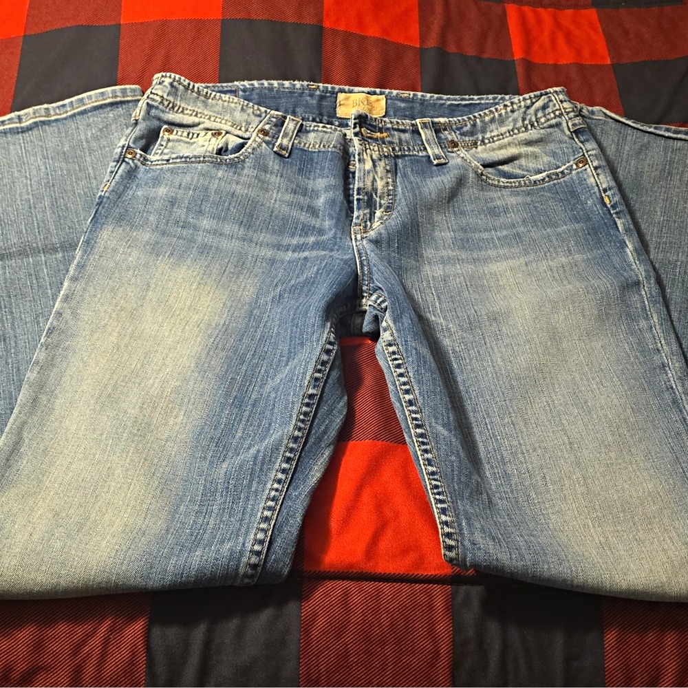 BKE Women's Blue Light Wash Denim Bootcut Jeans Regular Fit Mid Rise 5-Pocket